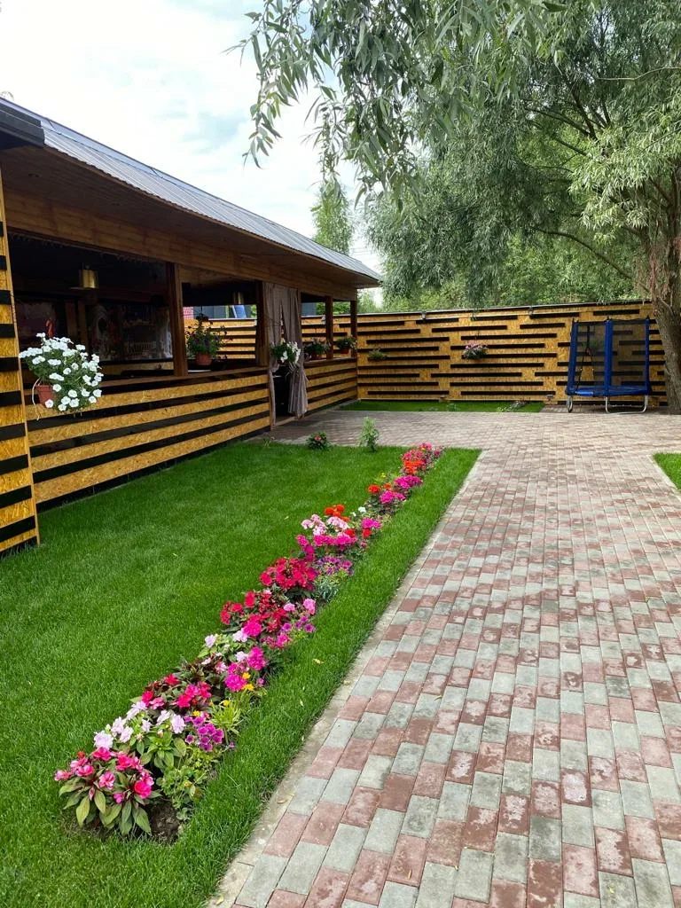 Терраса и столики у входа — ВСТРЕЧА ШАШЛЫКИ